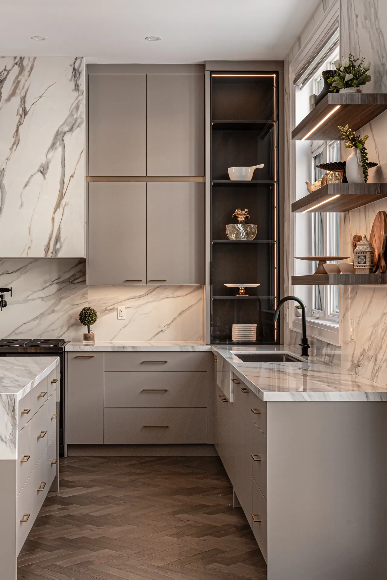 Full kitchen vertical view