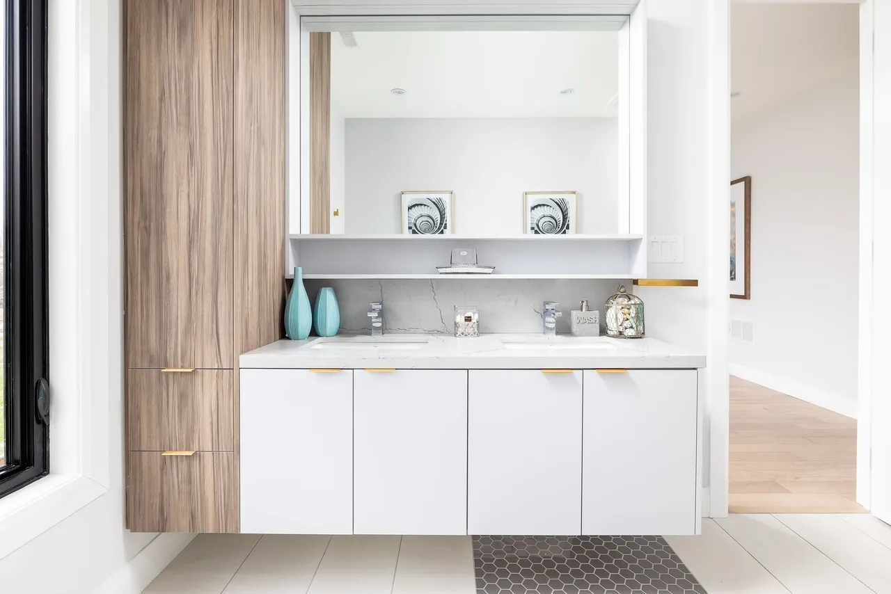 Warm tone kitchen overview